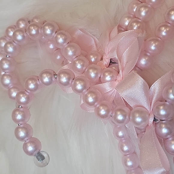 Baby Girl Pink & White Pearl Hangers w/ Bow Accent. Set Of 10 (8 Pink, 2 White) - Picture 4 of 4